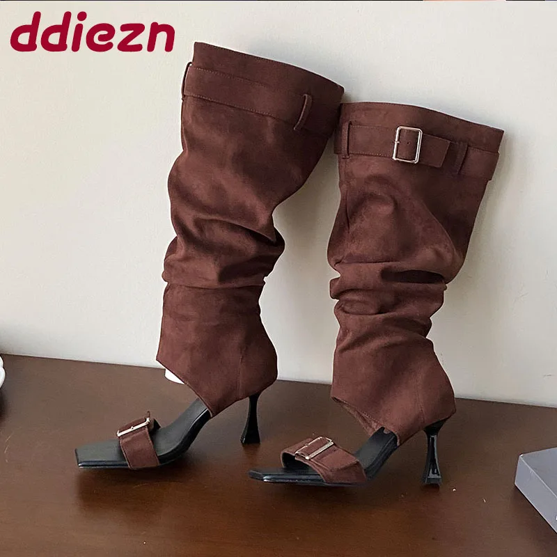 Nuevo en zapatos de tacón para mujer, sandalias hasta la rodilla