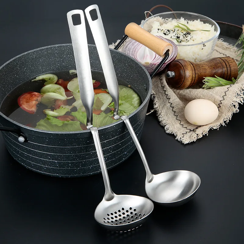 304 Stainless Steel Curved Handle Soup Spoon Colander Wall-Mounted Hot Pot Spoon Kitchen Oil Separation