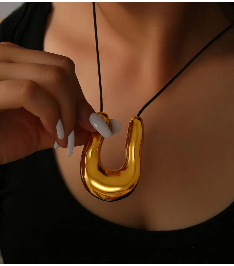 Moderne 316L Edelstahl Vergoldete U-förmige Anhänger-Halskette Damen Mode Schwarzes Geflochtenes Seil Große Lange Halskette Schmuck – Detail 5