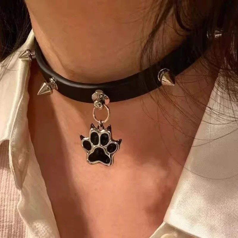 Hip Hop Black Leather Rivets Cat Claw Necklace Women Spicy Girls Chokers Decoration Collar Unique Y2K Necklaces Fashion Jewelry