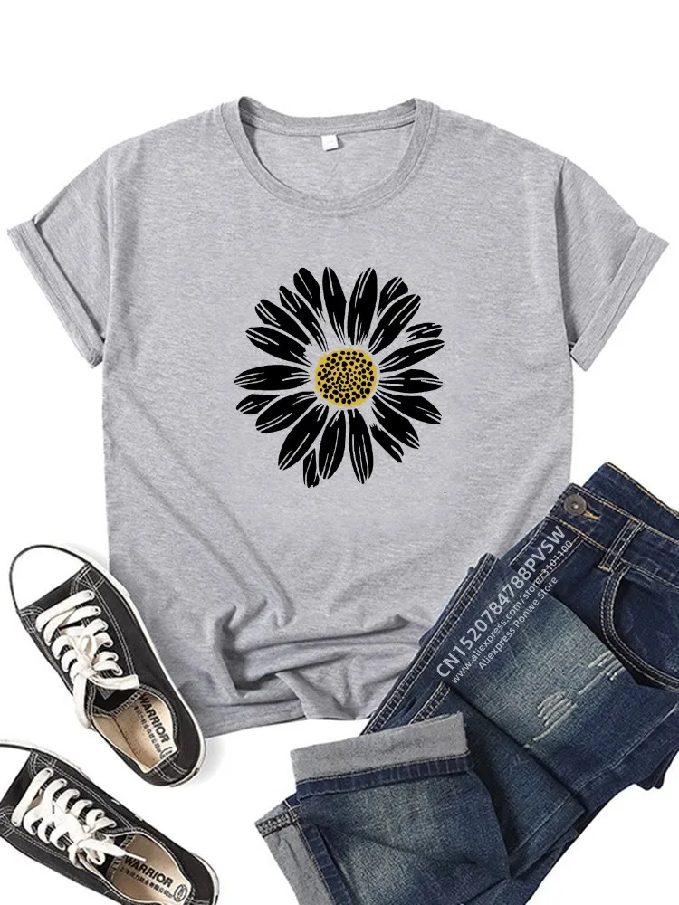 تي شيرت زهرة ألاقحوان للمرأة