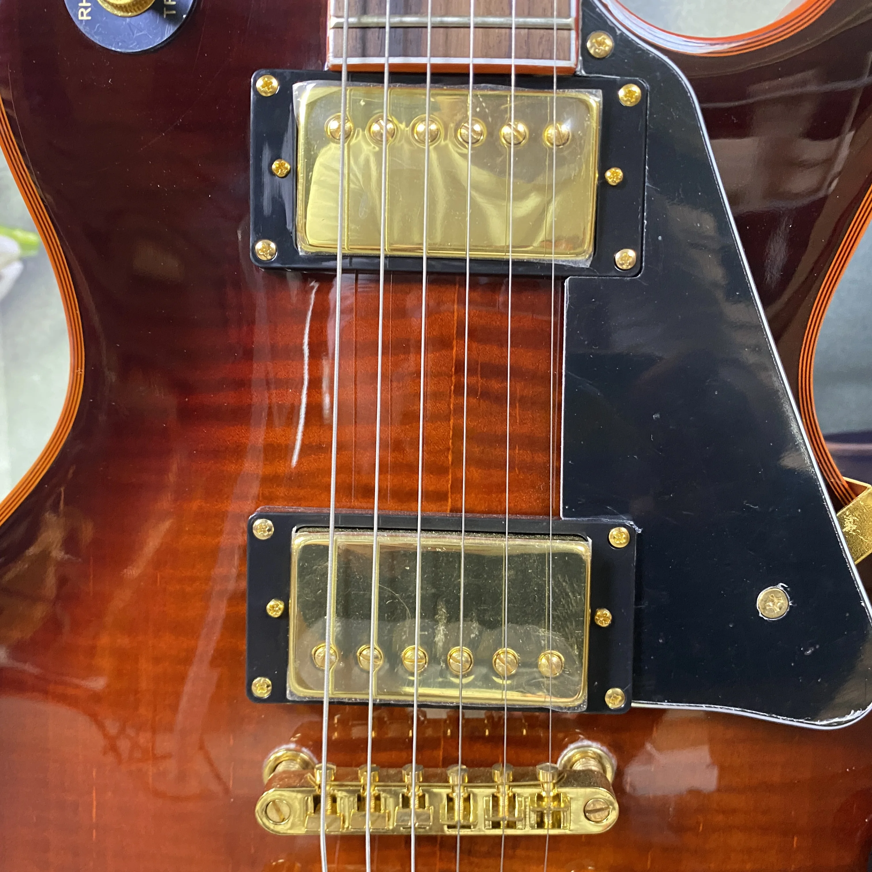 LP6 String Electric Guitar HH Pickup Gold Hardware Flame Maple Top Mahogany Body Rosewood Fingerboard guitar accessories