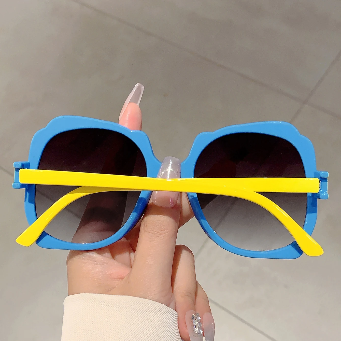 KAMMPT Mode Schmetterling Dekoration Damen Shades Multi Farbverlauf Designer Sonnenbrille Übergröße Trendige Marke Sonnenbrille – Detail 9