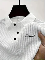 Le nouveau polo d'été à manches courtes (style 2026) est à la fois tendance et classique, confortable à porter, adapté aux hommes. 1