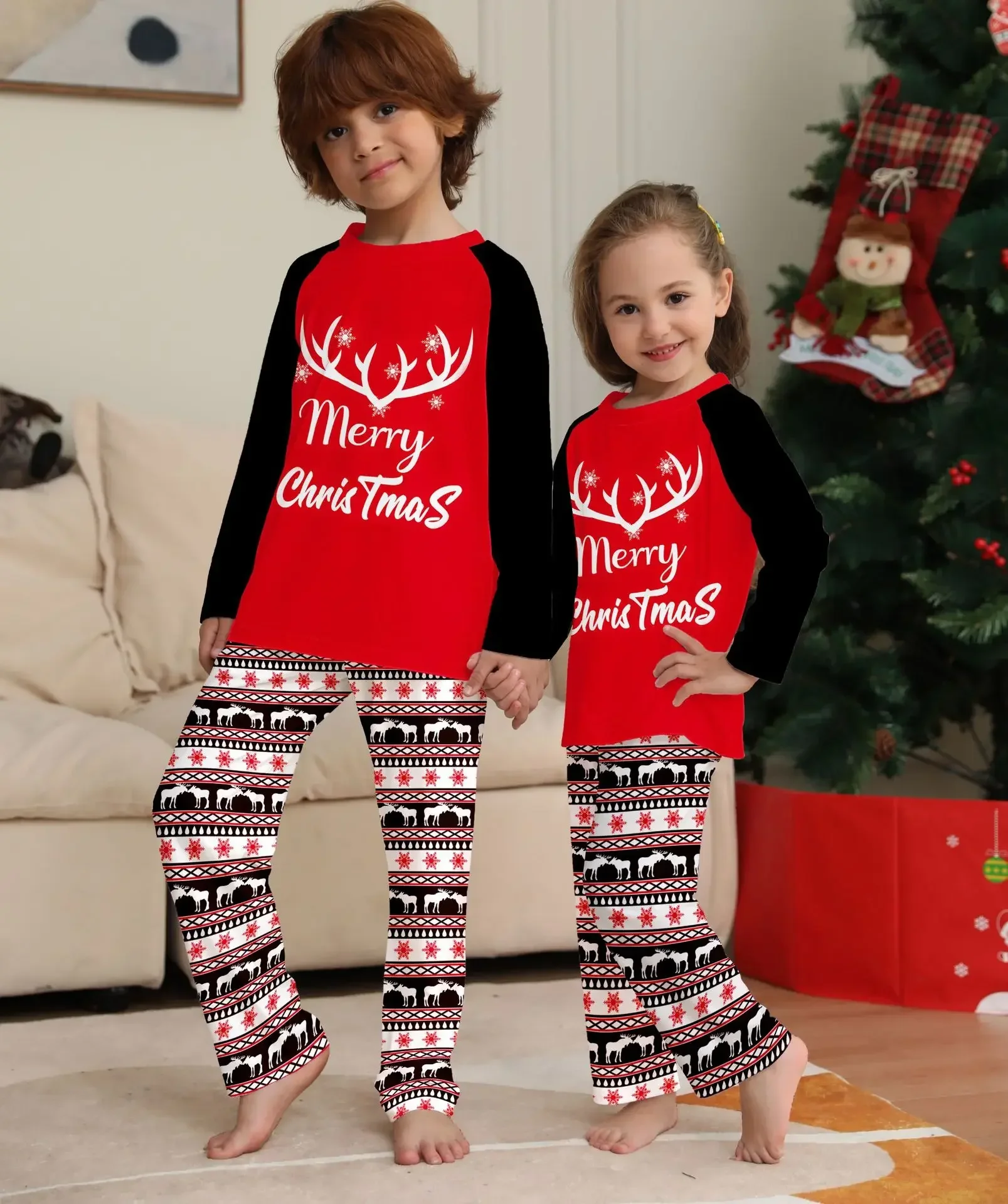 thumbnail image 5 of Conjunto de pijama navideño nuevo de 2024 con estampado completo, traje de 2 piezas, ropa de estar por casa, ropa a juego para mamá, papá y niños, mameluco para bebé, aspecto familiar, 5 of 5