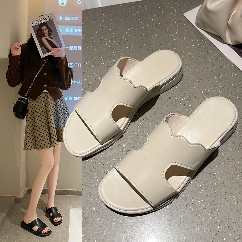 

2023 Summer Outwear New Fairy Style Lightweight Versatile Flat Soft Sole Sandals In Black and White