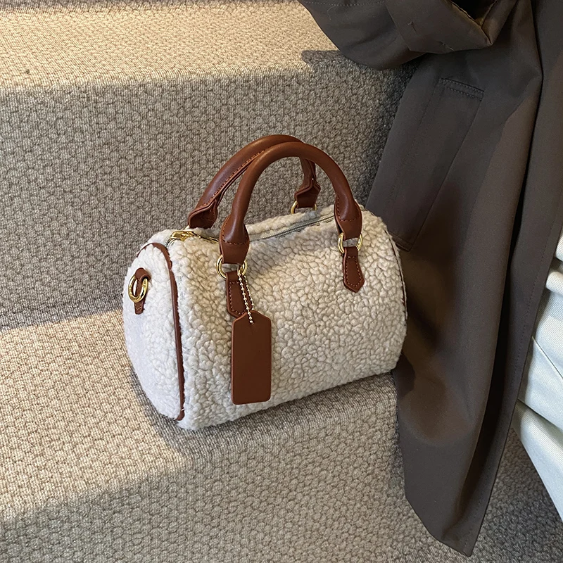 Beige Kunstfell-Handtasche 2024, Winter-Damentasche, warm, flauschig, Lammwolle, Umhängetasche, Dame, vielseitig, kleine Umhängetasche, Kaffee – Detail 3