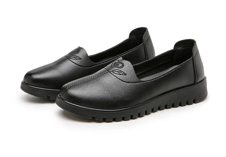 Autumn new fashion casual slip on women flat shoes Women's PU Leather Work shoes mother's single Shoes grandma