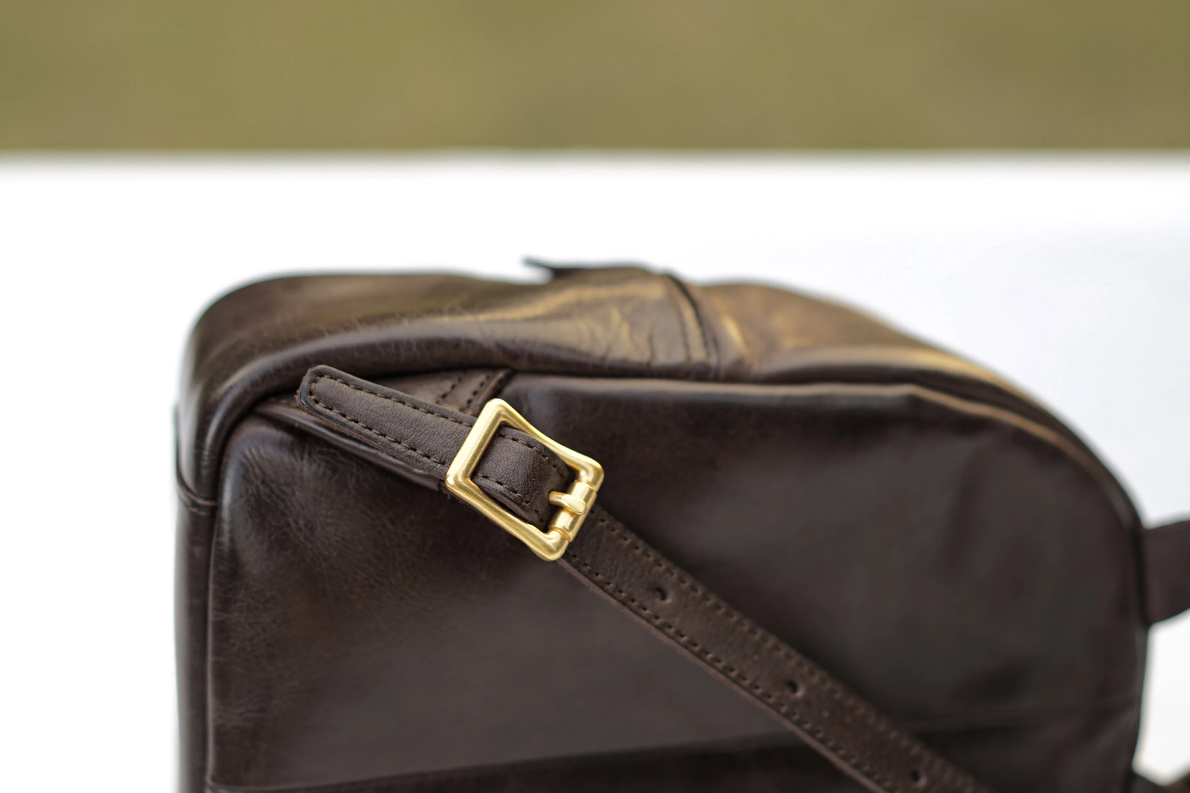 Modischer, lässiger, handgefertigter kleiner Rucksack aus Rindsleder der ersten Schicht für Damen, Wochenende, Outdoor-Reisen, Vintage-Luxus-Rucksack aus echtem Leder – Detail 11