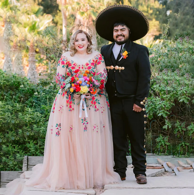 Colorful Embroidery Tulle A Line Wedding Dress Customized Sheer Top V Neck Backless Plus Size Maxi Fairytale Garden Bridal Gown 2