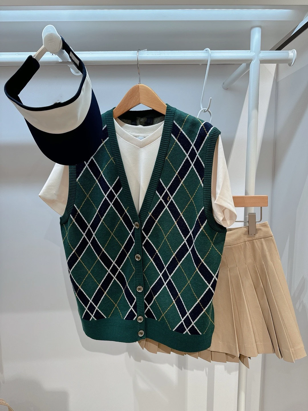 새로운 봄 가을 여성용 V넥 골프 니트 조끼 민소매 가디건 커플 자카드 캐주얼 버튼 올드스쿨 패션