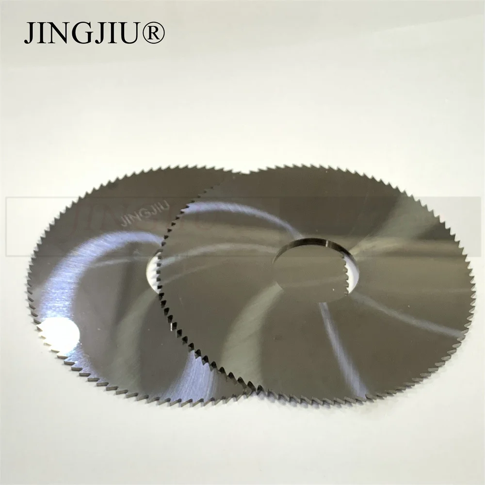Flat outlet blade saw
