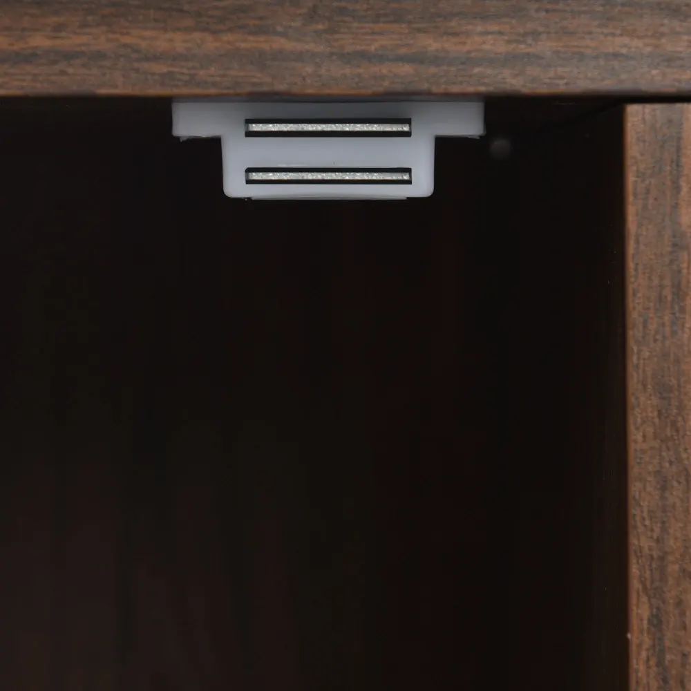 PINGGO Dreitüriger Beistellschrank Exklusiver Geräumiger Stauraum mit Strukturierten Massivholztürpaneelen Laminierte Platten Inbegriffen – Detail 18
