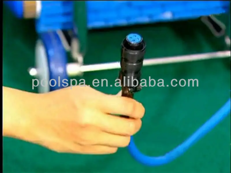 Рисунок 5 - Аксессуары для очистки бассейна