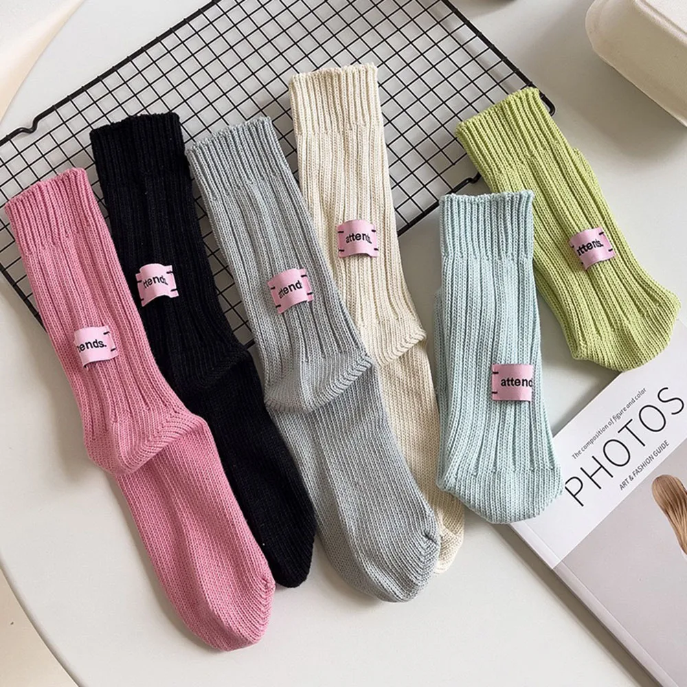 

Плотные вязаные носки для девочек, 1 пара, бесшовные средние Носки-трубы с модной этикеткой карамельных цветов, универсальные Складные носки, INS