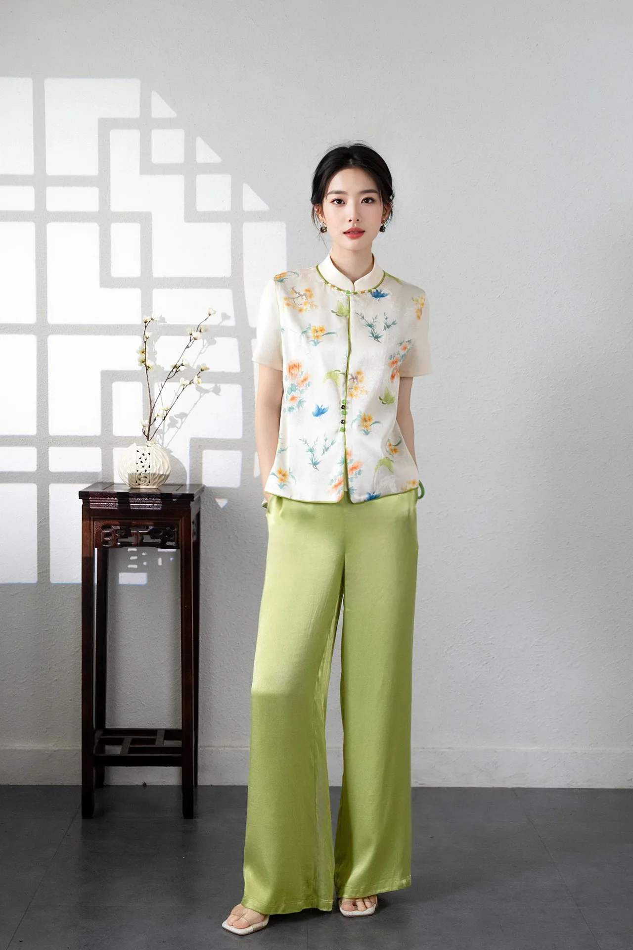 

026Versatile slimming and fashionable green acetate wide-leg pants