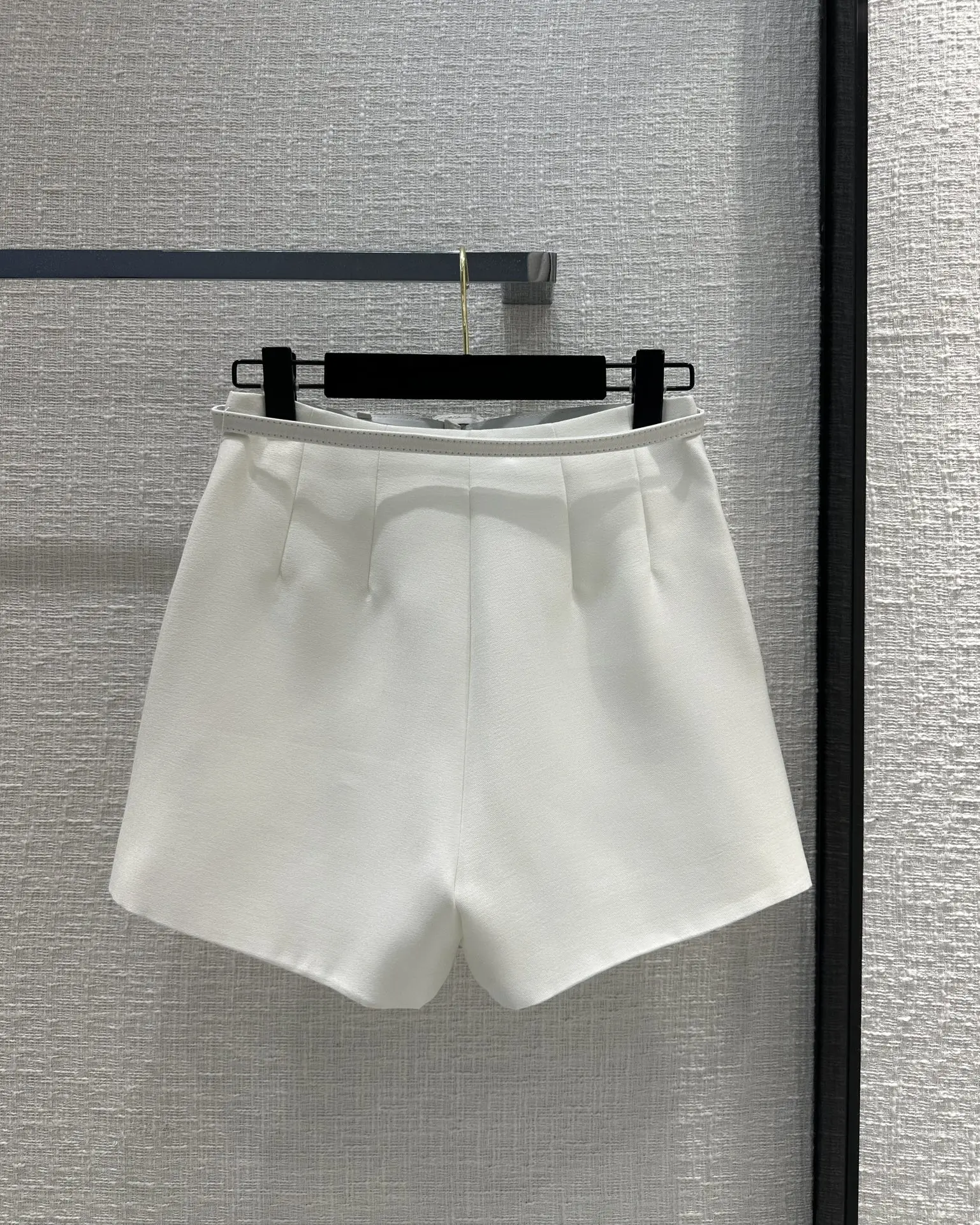 

24 Spring And Summer New Classic High-Waisted Small Shorts Version Of The Upper Body Texture Is Very Wide Giant Thin Everything