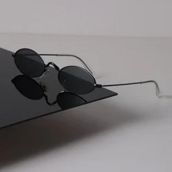 Chic Retro Unisex Oval Sunglasses - Classic Designer Eyewear with Mirror Lenses (Other)