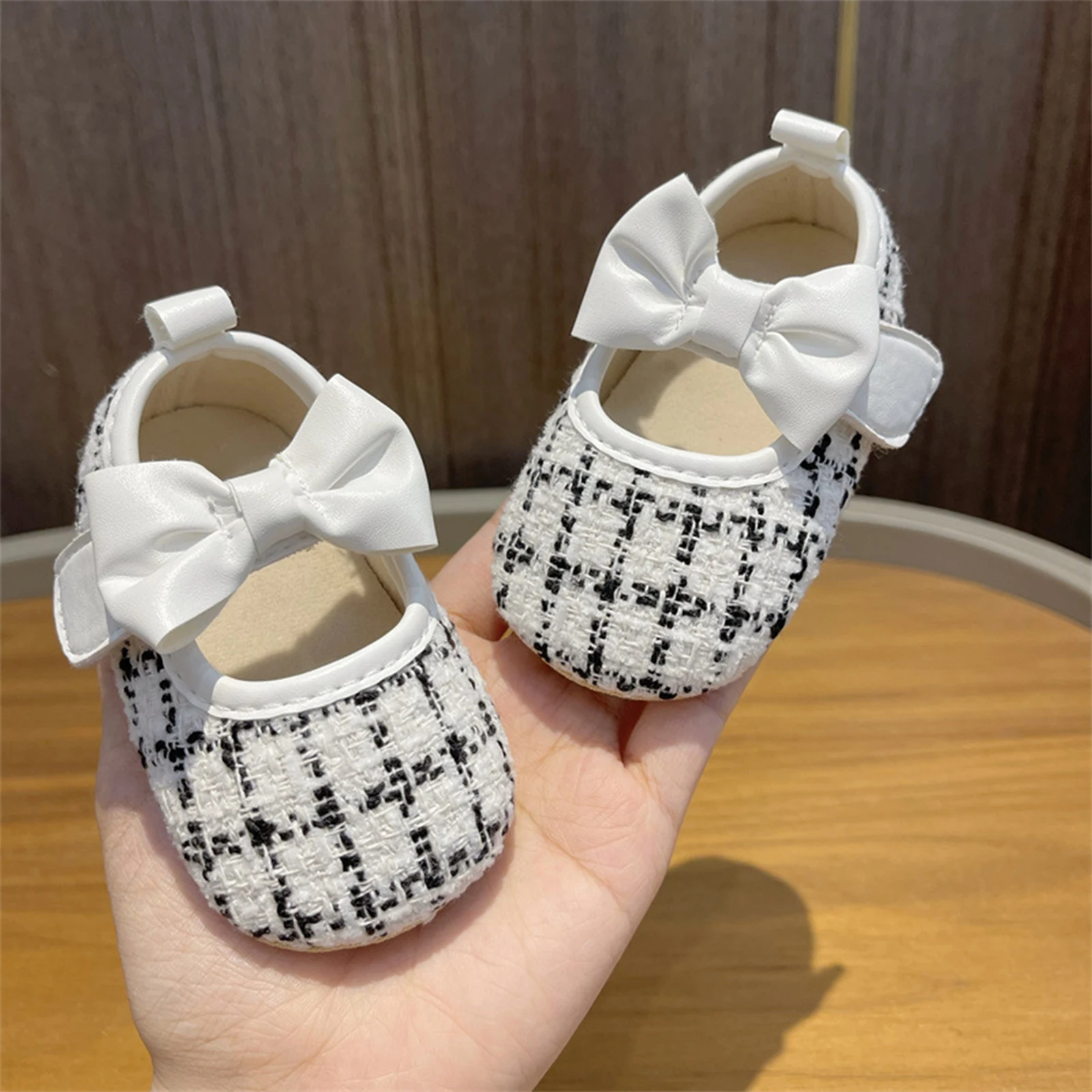 BeQeuewll Cute Baby Girls Shoes Princess Infant Mary Jane Flats Crib Shoes Dress Non-Slip Prewalkers Infants baby shoes children flats