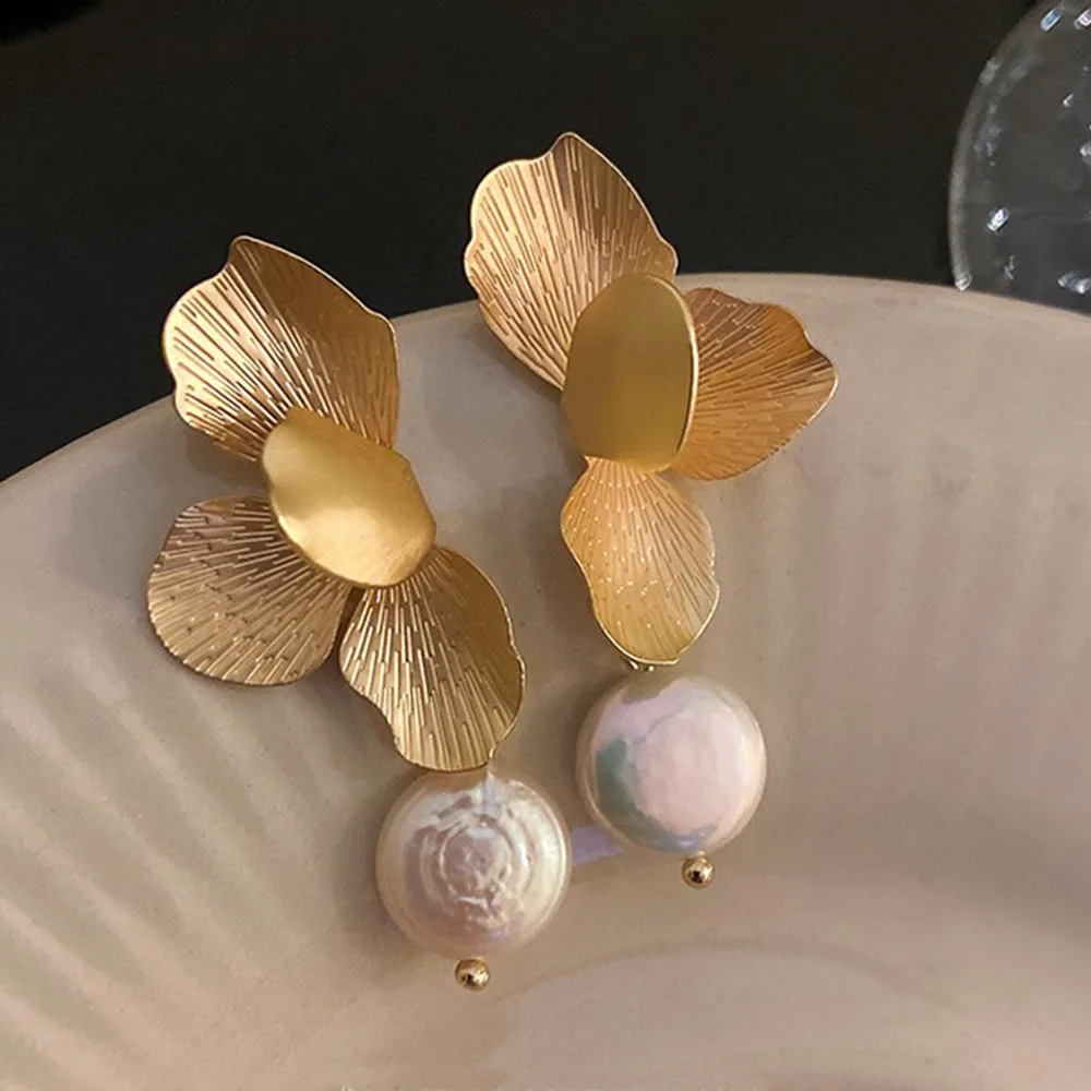 Luxury Gold Color Flower Earrings Baroque Pearl Minar Statement Fashion Jewelry for Women Retro Petal Long