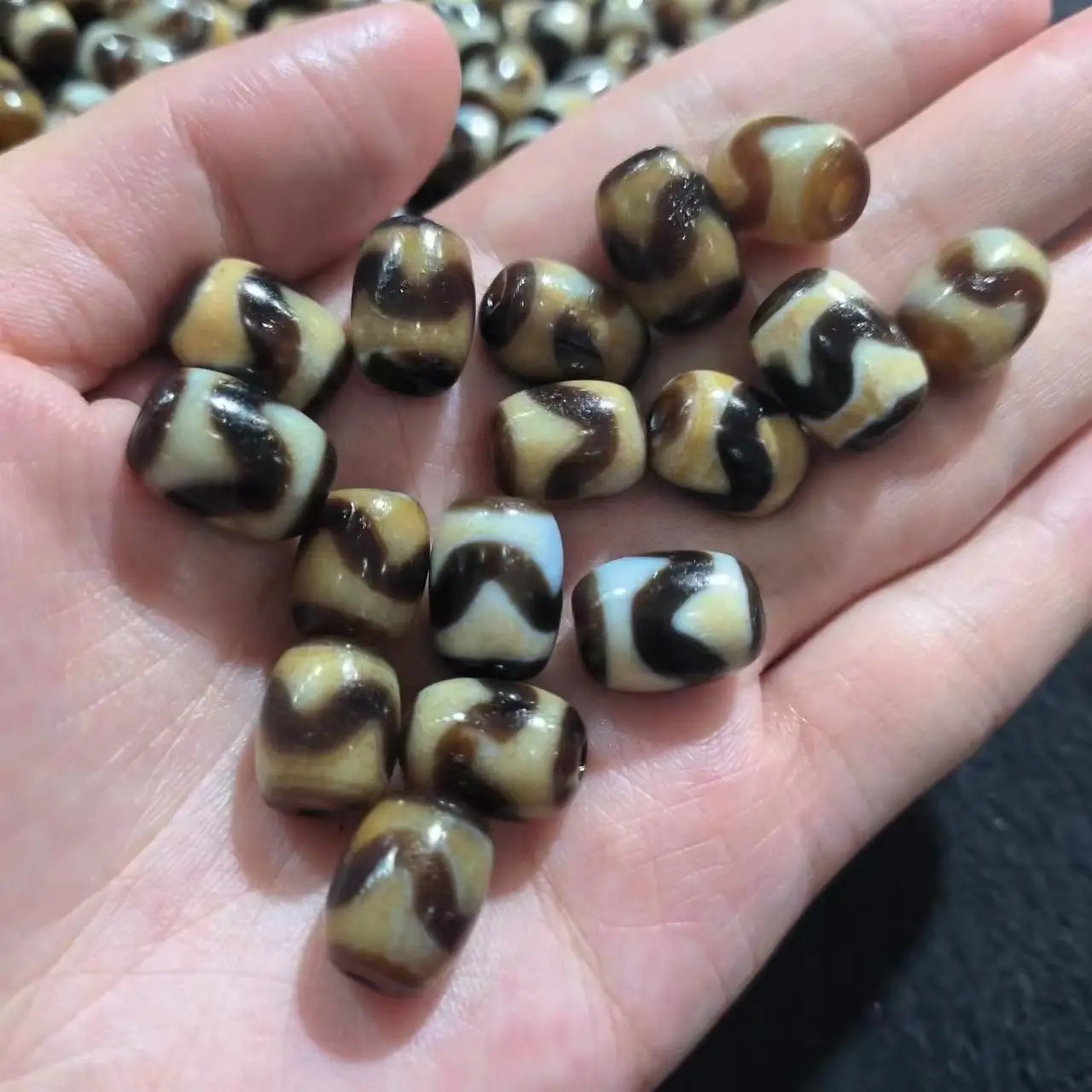 20 Pz/Lotto Natural Tiger Tooth Pattern Old Agate Bead Wholesale Black And Yellow Barrel Beads Weathering Lines Accessori Taki