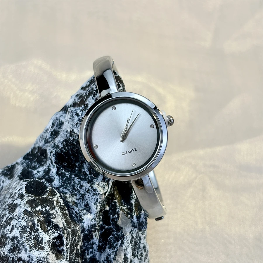 Elegant Classic Round-Face Ladies' Bracelet Wristwatch