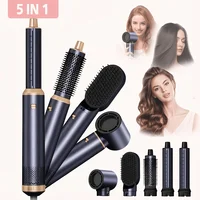 Ensemble de sèche-cheveux 5-en-1, puissance de 1000W, équipé d'un diffuseur, d'un fer à boucler automatique, d'un lisseur et d'outils de coiffage, adapté à une utilisation dans la salle de bain. Le produit comprend, entre autres accessoires, une brosse chauffante amovible, un fer à boucler à air, un accessoire de bouclage à air et des outils de coiffage. C'est un outil de coiffure multifonctionnel et un excellent choix de cadeau pour la Saint-Valentin. 1