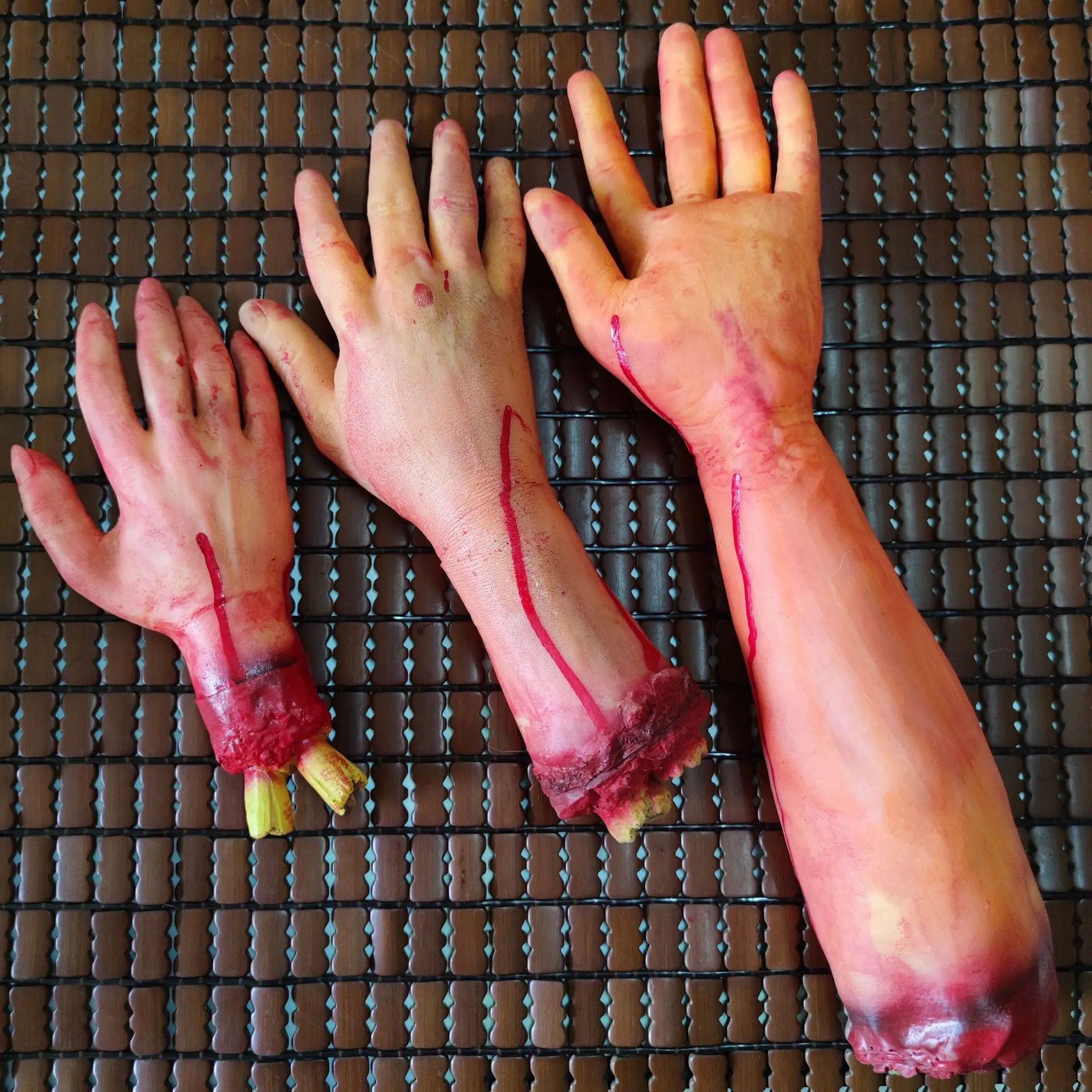 Bloody Fake Broken Severed Human Hands Arm Scary Cut Off Bloody Hand Legs Life Size Halloween Prop Haunted DIY Party Decoration