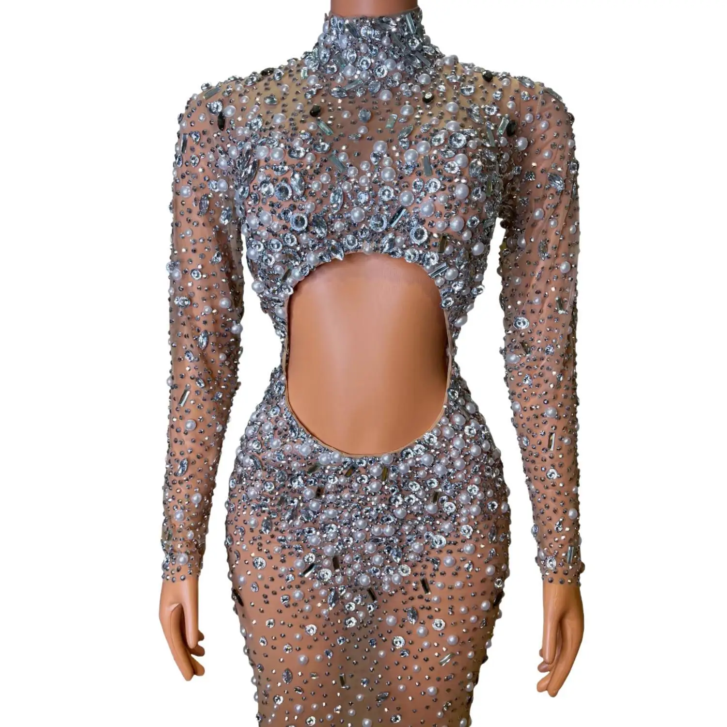 Рисунок 5 - Роскошное платье с кристаллами и жемчугом