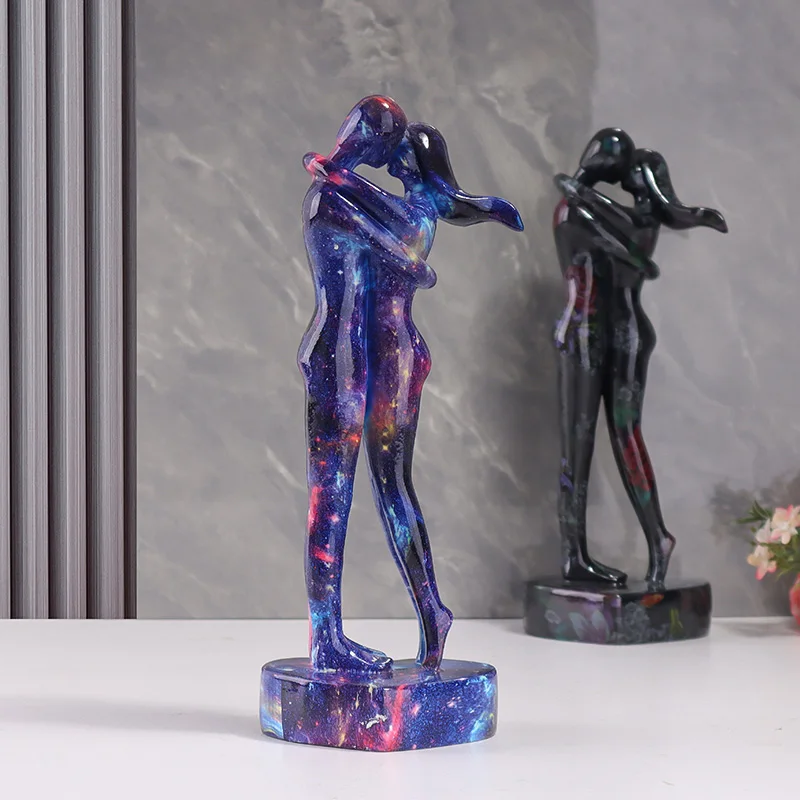 

Sky Blue Rose Resin Lovers Figurines Statues Color Couple Kiss Bedroom Bookshelf Porch Home Decors Texture Wedding Ornament Gift