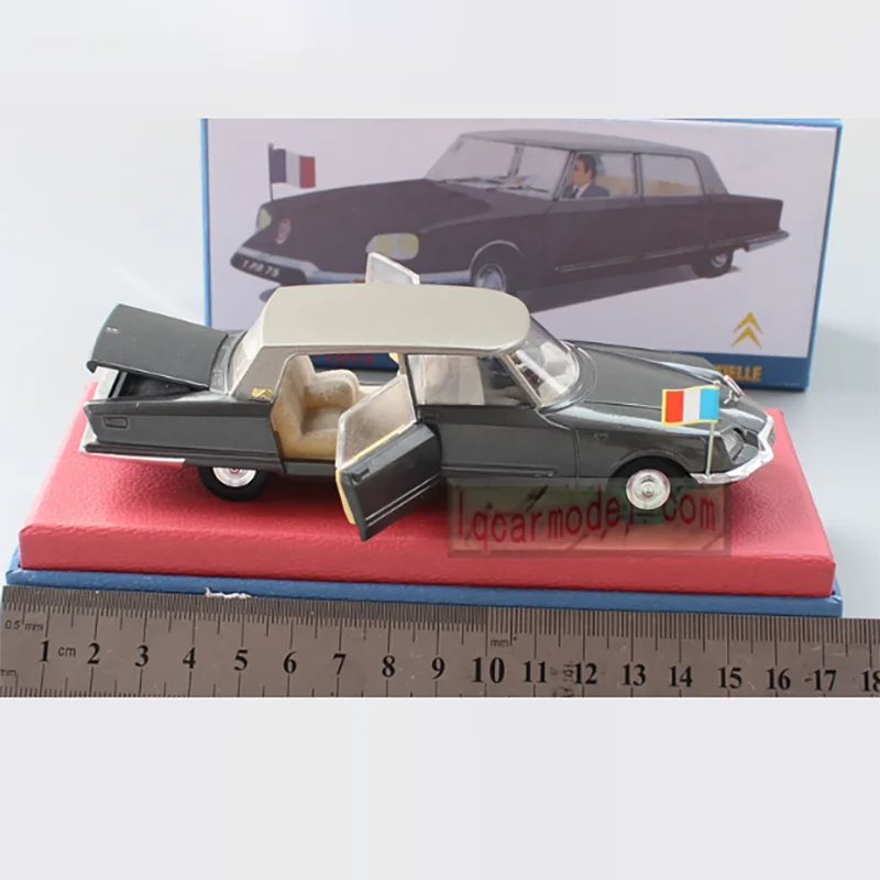 CITROËN DS PICK UP Bâché 6 roues Ets Bertin Kit Résine 1/43