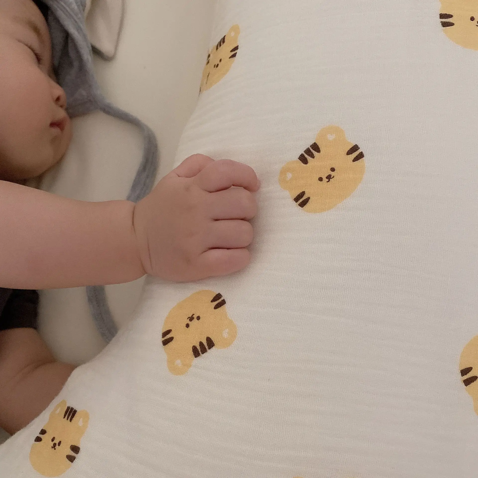 Autumn Baby Side Sleeping Pillow for Infants