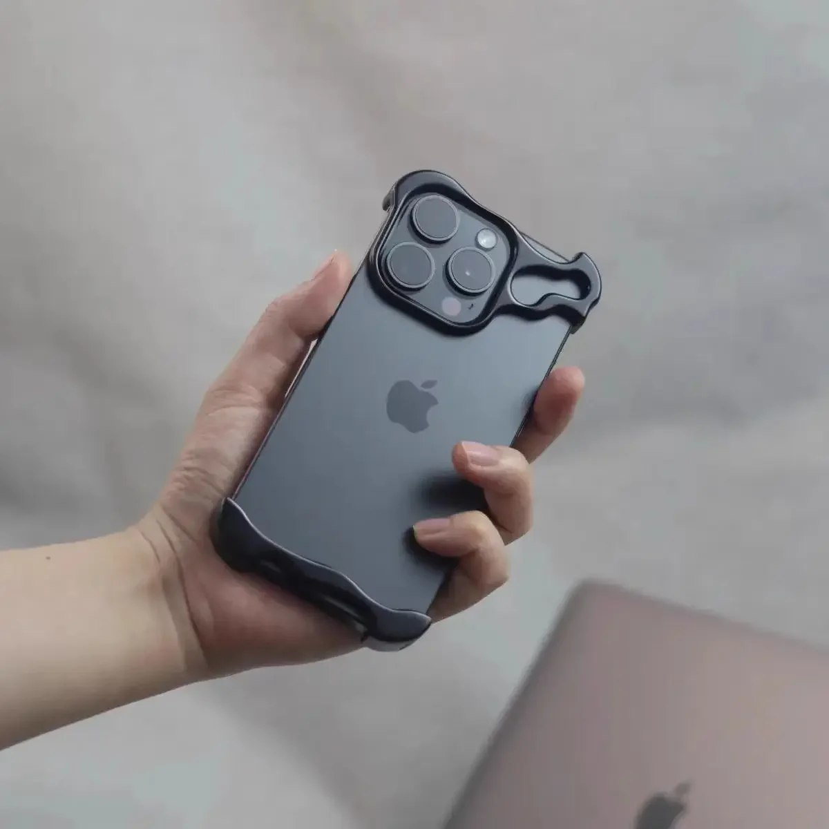 Telaio in alluminio in metallo, sottile custodia rigida per iPhone 17Pro, telaio in metallo armatura con morbido paraurti interno, (Blu, for 6.3' iPhone 17 pro Telaio in alluminio in metallo, sottile custodia rigida per iPhone 17Pro, telaio in metallo armatura con morbido paraurti interno, (Blu, for 6.3' iPhone 17 pro