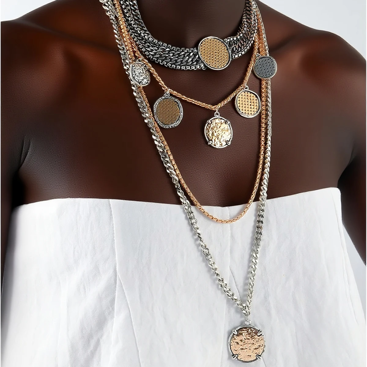 2026 Modische Damen-Halsketten Punk Mehrschichtige Halskette Runder Münzanhänger Choker Schmuck Hals-Accessoires