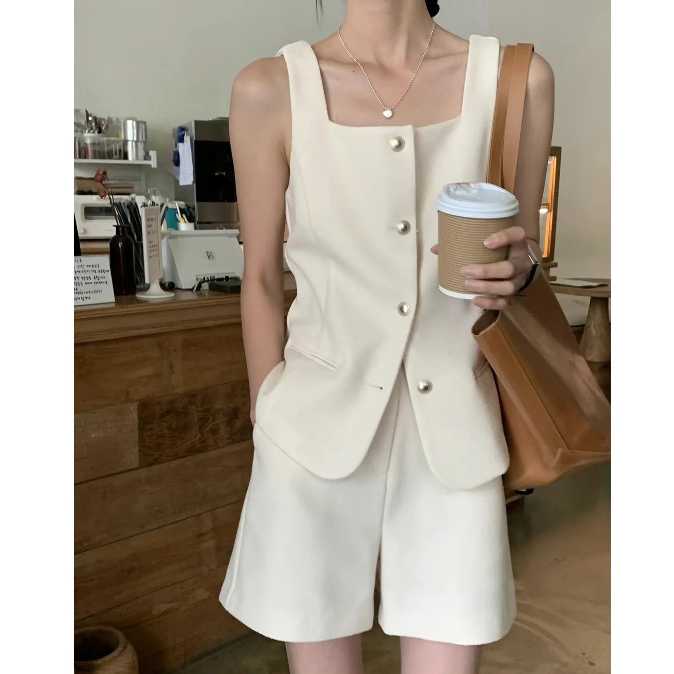 

Square Neck Single Breasted Women's Sleeveless Vest Top Straight Shorts Suit Elegant Temperament Small Fragrance Chic Outflits