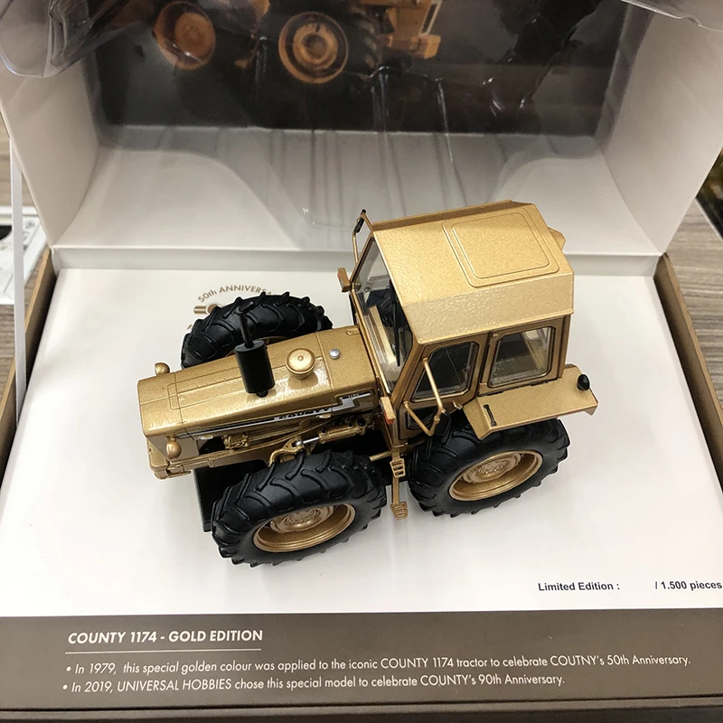 

UH Die Cast 1:32 Scale FORD COUNTY 1174 Tractor Gold Limited Edition Kid&Adult Collection Ornament Model Gift Box Toys Car 6211