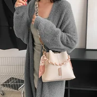 New Fashion Women's Shoulder Bag Large Capacity Ribbon Chain Bucket Bag Crossbody Bag Daily Commuting 6