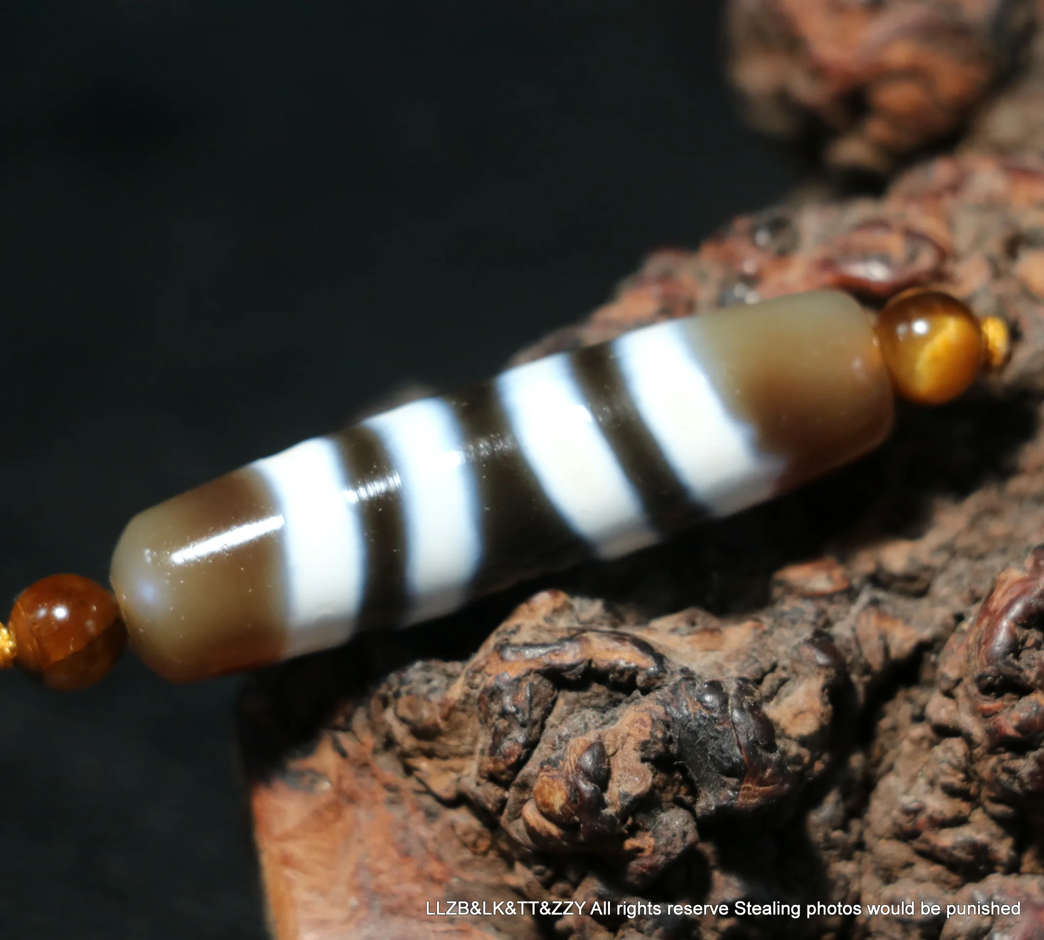 Treasure Magic Energy Tibetan old Agate Oily Patina 4 Line Healer Medicine dZi Bead Totem 1211 Talisman Lkbrother UPD221211A12