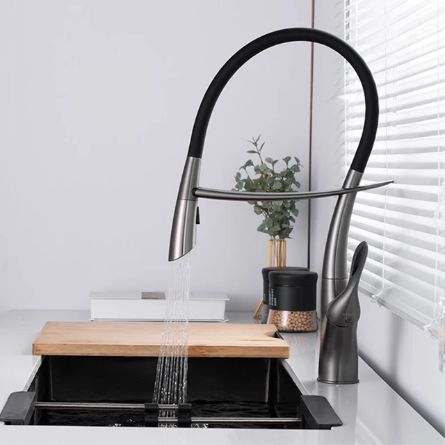 Rubinetto da cucina moderno di lusso in ottone nero Design estraibile con aspirazione magnetica Miscelatore lavello a 2 funzioni con acqua calda e fredda a maniglia singola 3