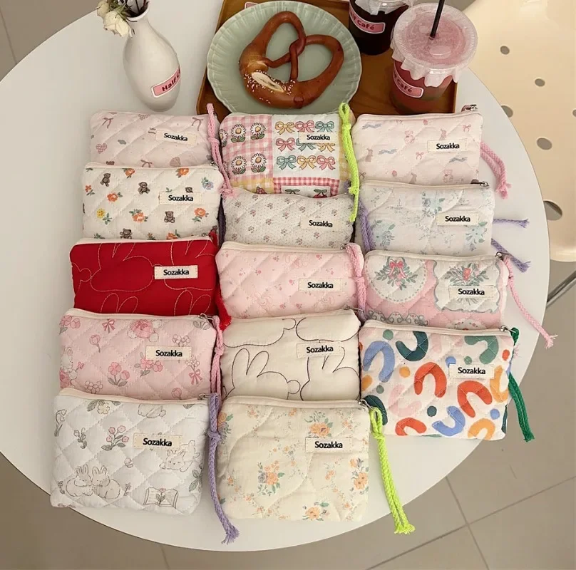 Fashion Sanitary Napkin Storage Bags Small Cosmetic Bags Flower Pattern Zipper Coin Purses Lady Girls MakeUp Bag Key Money Bags