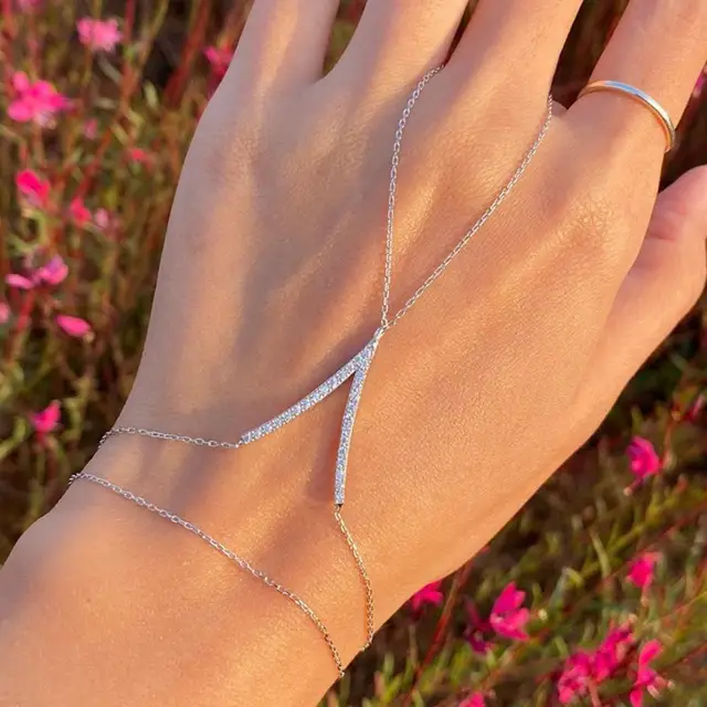 Simple Rhinestone V Finger Bracelet Ring Wrist Decoration