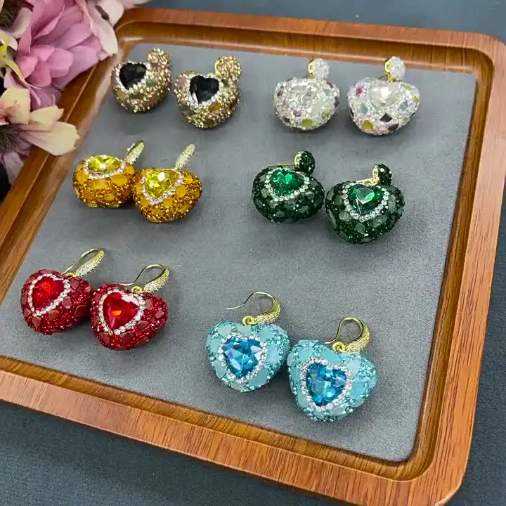 Новые маленькие серьги с кристаллами в средневековом стиле