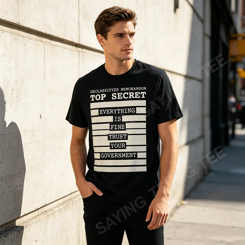 Alles ist in Ordnung, vertrauen Sie Ihrem Regierung, lustiges Herren-T-Shirt „Redacted“ im Y2k-Stil, für alle politischen Skeptiker, Libertarianer, die so sagen: „Y2k Calling All Political Skeptics, Libertarians Saying Tee“