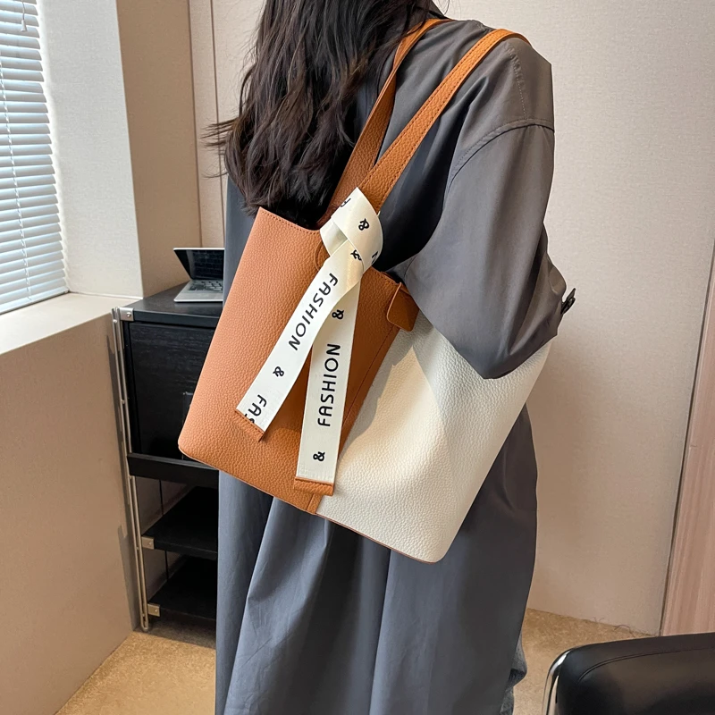 

Модная текстурная вместительная ручная сумка-мешок из искусственной кожи на одно плечо, простая повседневная женская сумка-тоут со сборкой