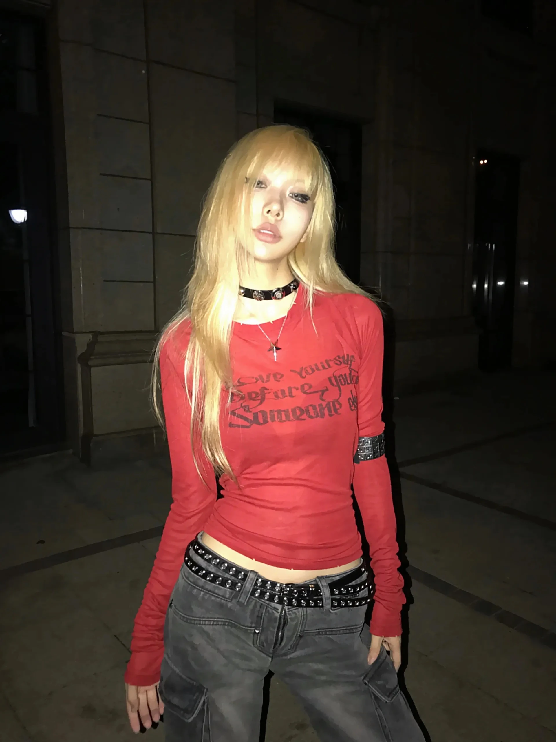 Karrcat Grunge Aesthetics Letter Print T-Shirt Trashy 2000er Jahre Stil Langarm Rotes T-Shirt Japanische Y2k Distressed Tops American – Detail 4