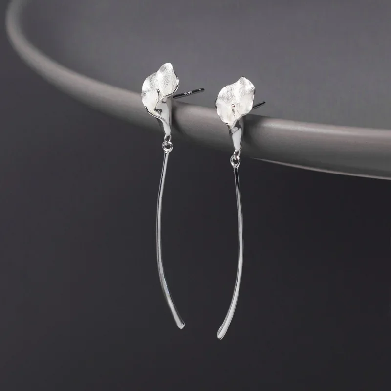 

Original Design S925 Perfect Silver French Romantic Elegant Calla Lily Flower Temperament Joker Earrings