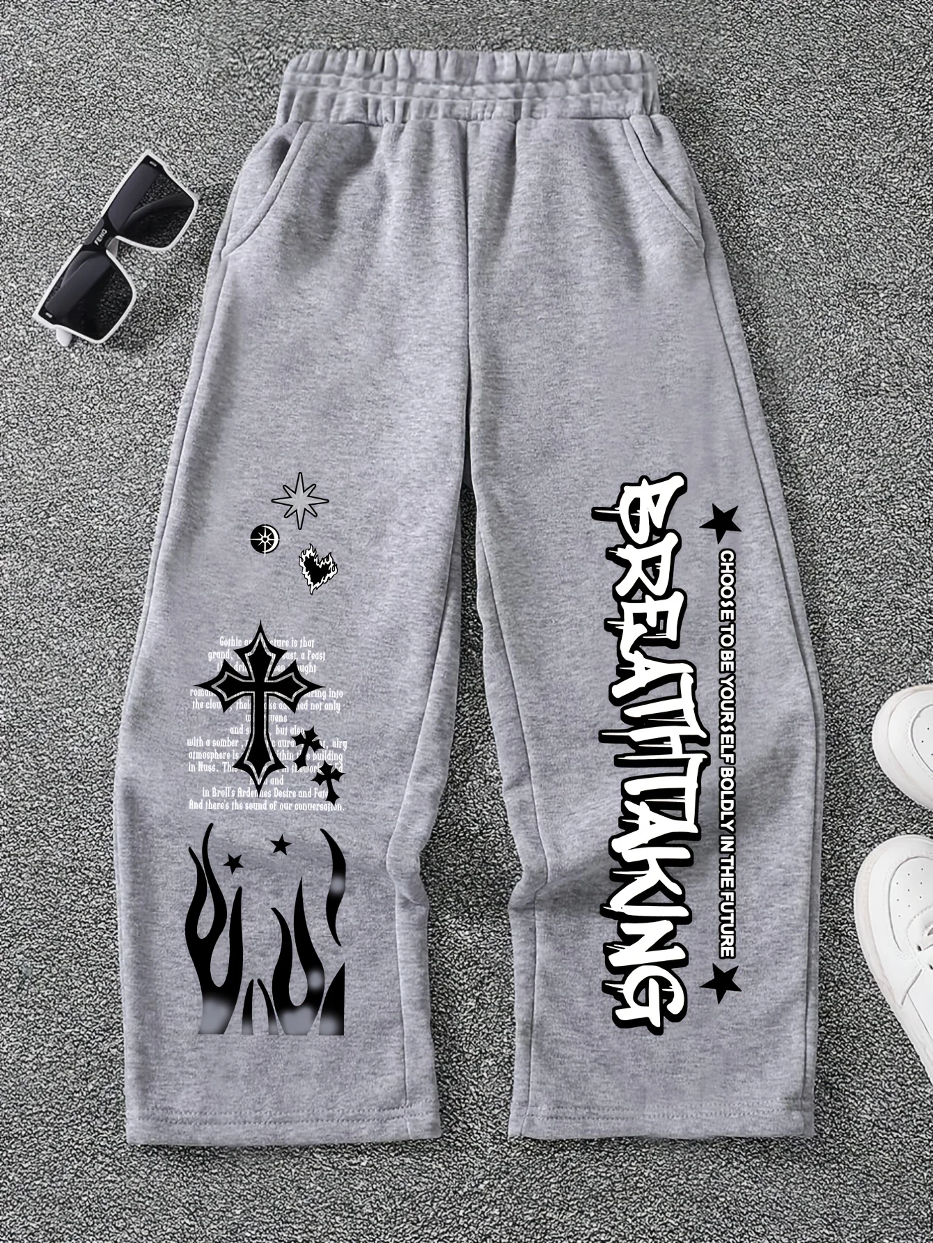 Oyuncucağı Graffiti Harf Baskıları ile Erkek Çocuklar için Düz Renk Düz Paça Pantolonlar - Kişiselleştirilmiş ve Trend Tarz Uzun Pantolonlar