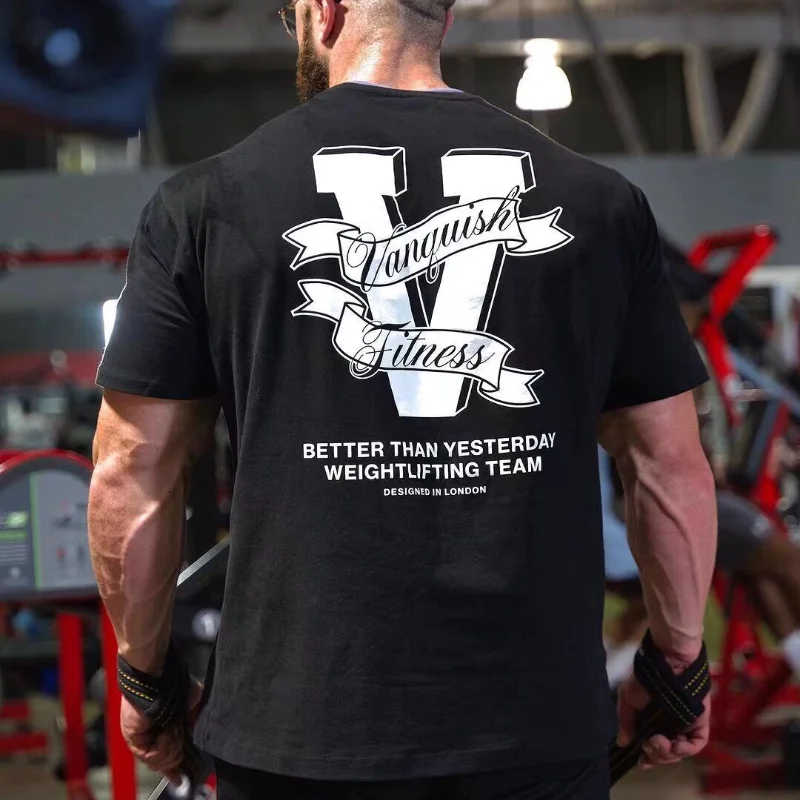 British Gym Streetwear Aesthetic Vanquish Fitness Gewichtheben Team Vintage V Logo Rückendruck Baumwolle Unisex Rundhals-T-Shirt