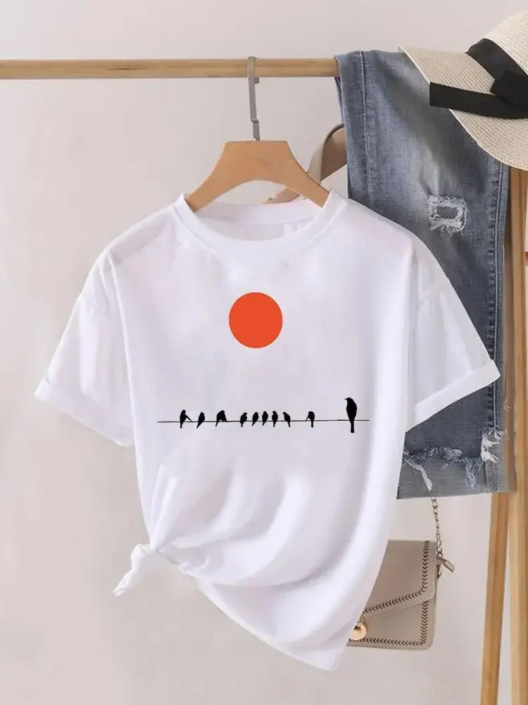 

Футболка женская с графическим рисунком, милая трендовая рубашка в стиле 90-х с круглым вырезом, одежда с принтом и коротким рукавом