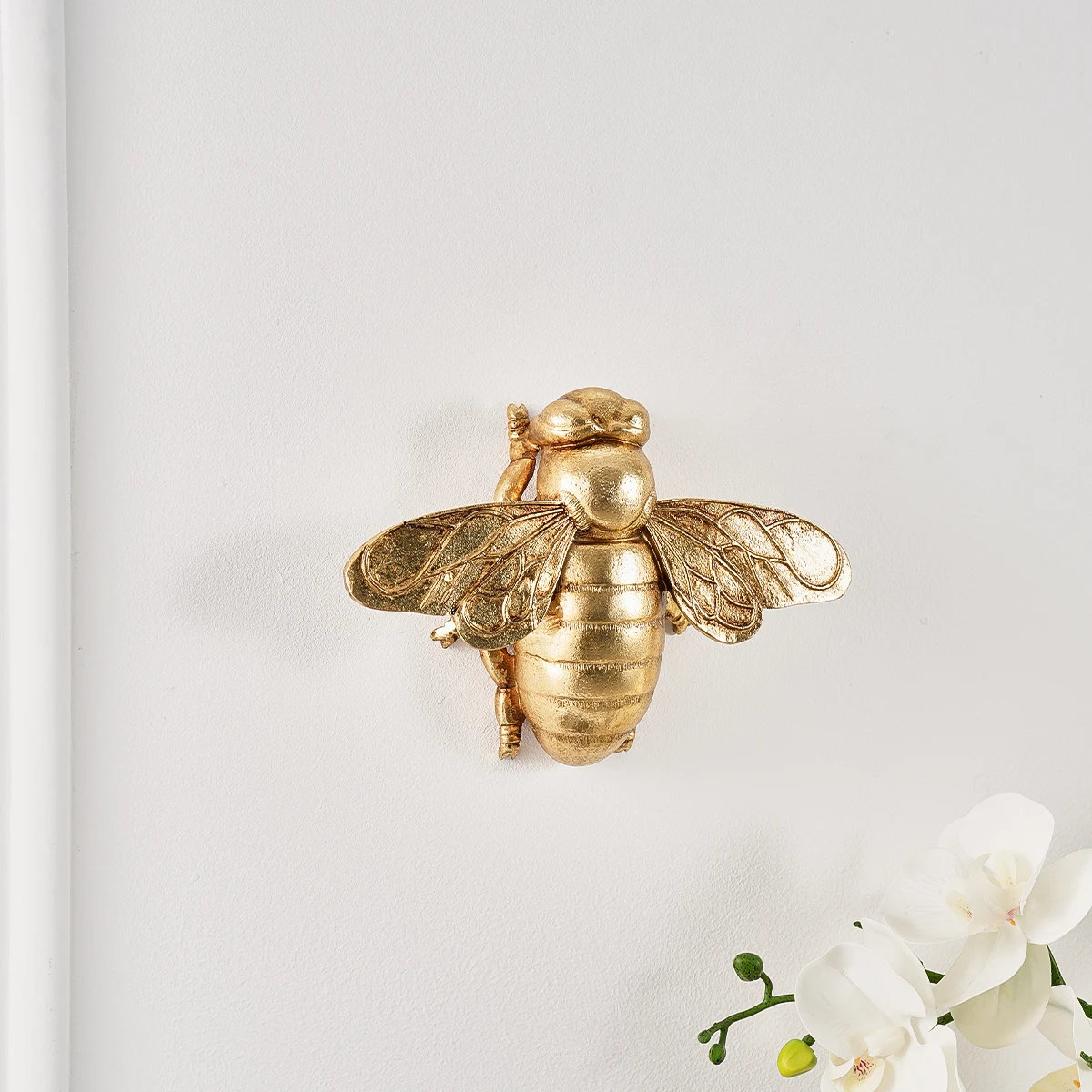 1PC, a unique and creative golden bee-shaped wall decoration craft wall hanging